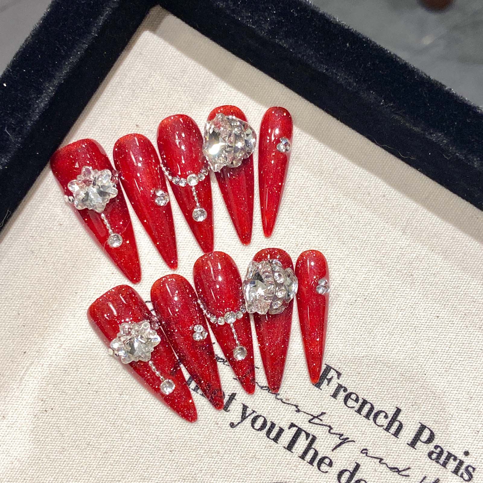 Resin Art Flower - Faux ongles rouges faits à la