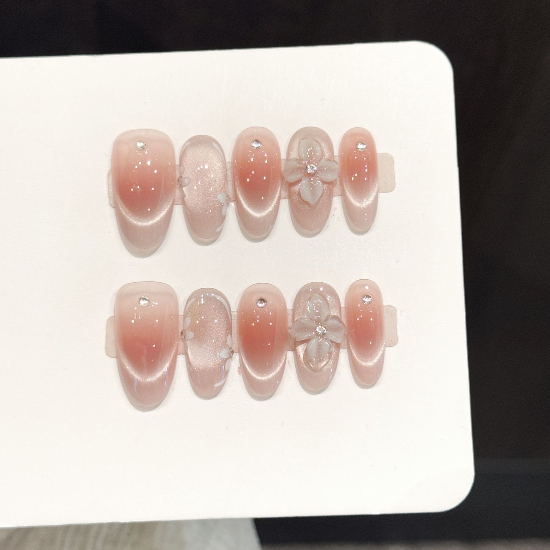 Resin Art Flower - 10 faux ongles press-on faits main,