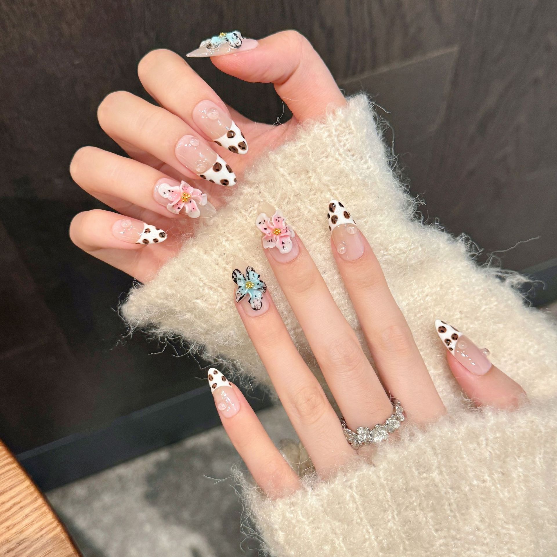 Faux ongles en amande brillant - Resin Art Flower avis et prix